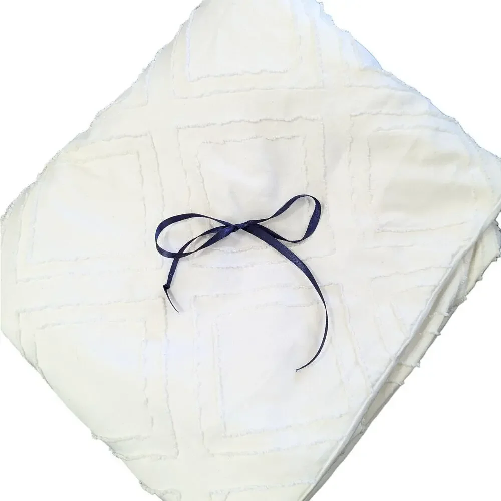 GORGEOUS LIGHTWEIGHT WHITE CHENILLE PATTERNED POLY DUVET, COMFORTER COVER! SZ KG